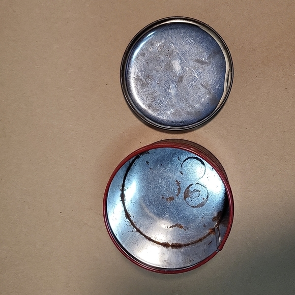 Vintage 1984 Collectible • Drink Coca-Cola Delicious and Refreshing Metal Tin - Picture 4 of 4